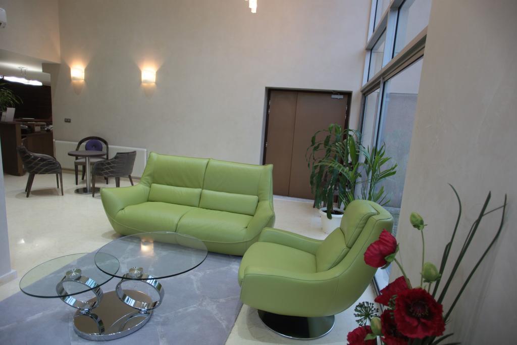 Hotel Les Trois Roses, Meylan Grenoble Экстерьер фото