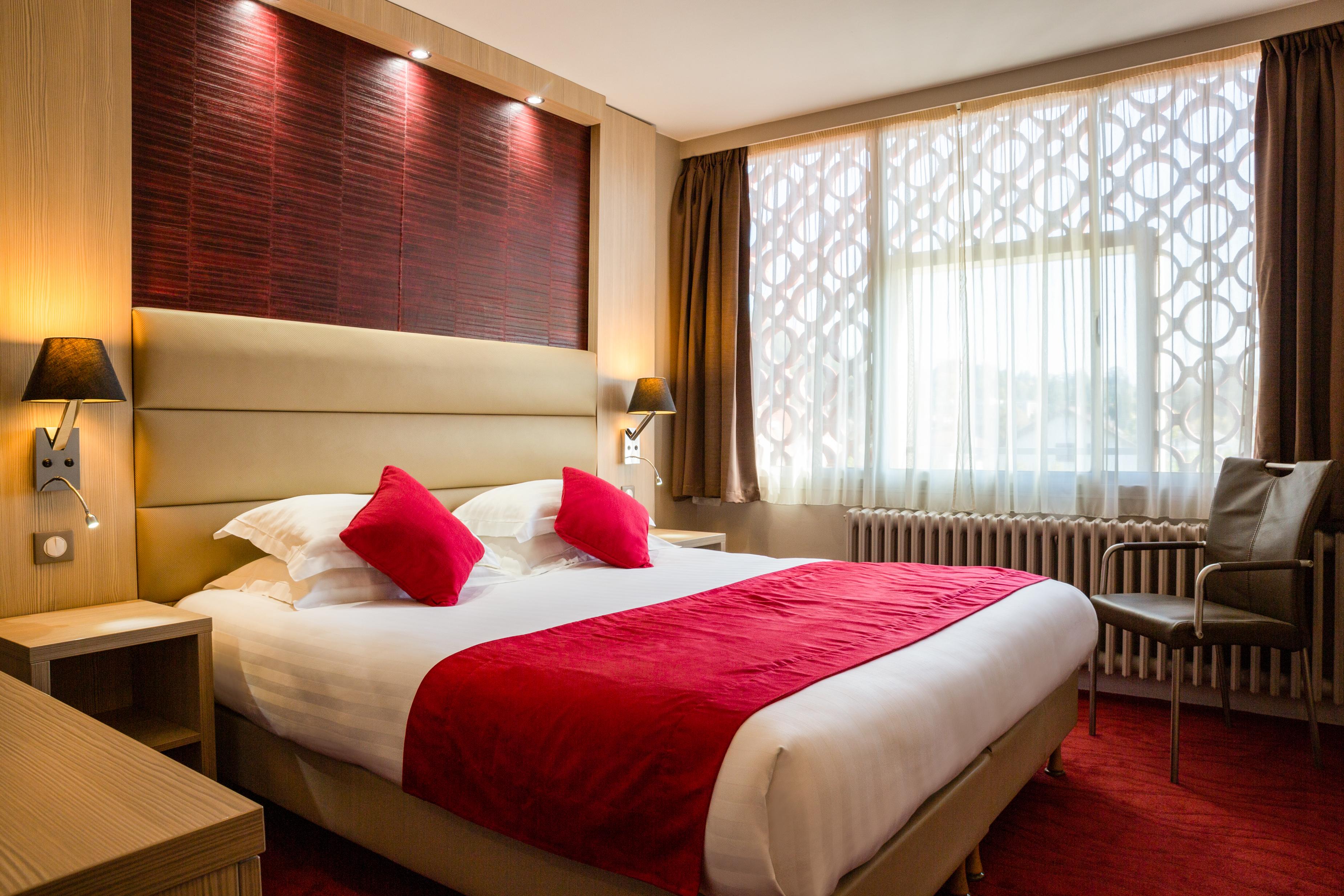 Hotel Les Trois Roses, Meylan Grenoble The Originals Boutique Экстерьер фото